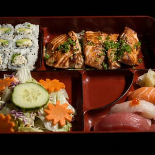 115. Gyoza Lunch Bento